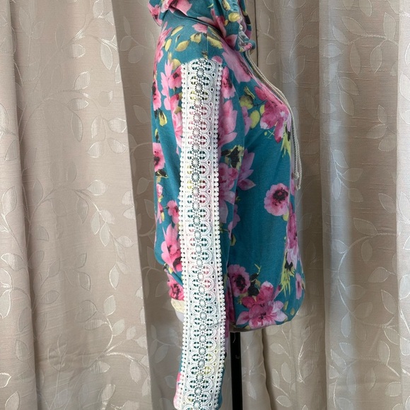 Lovely Melody M Floral Lace‎ Sleeve Hoodie Medium Blue Pink Boho Cottagecore - Picture 2 of 8